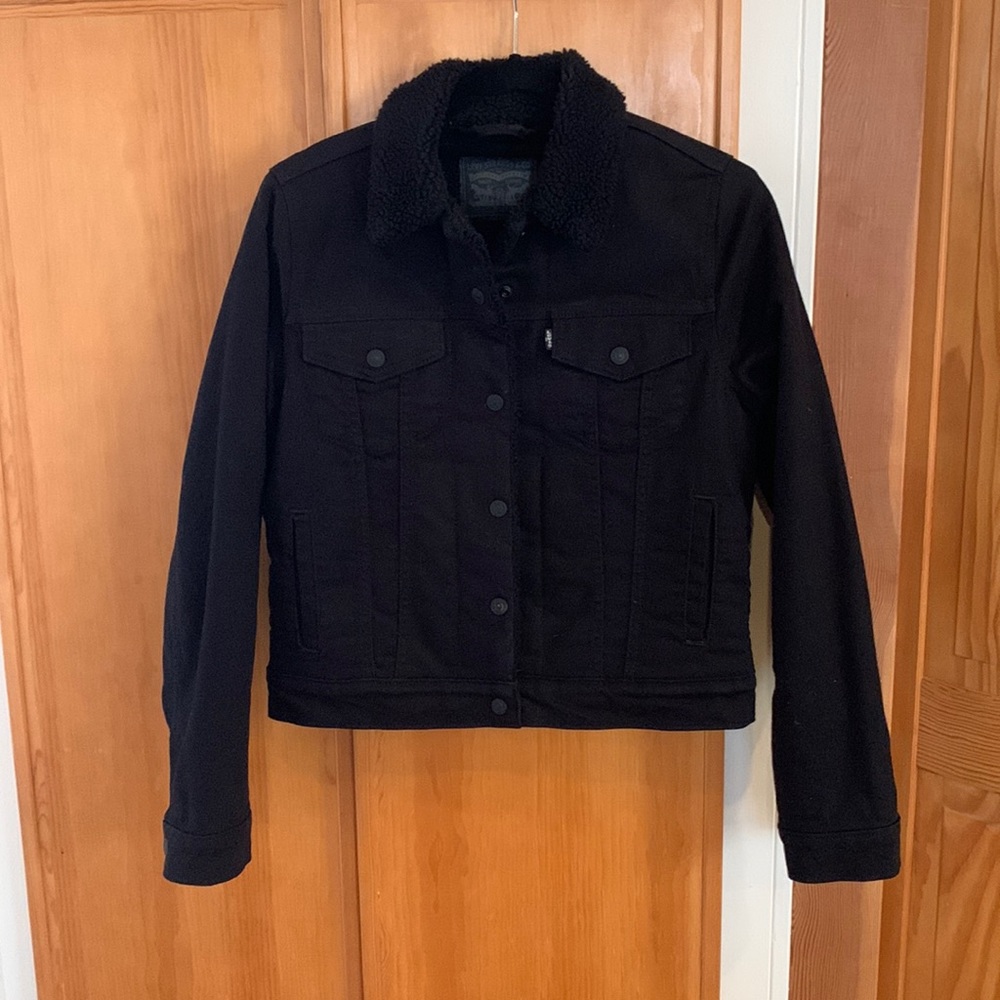 Levi’s cropped black Sherpa denim jacket